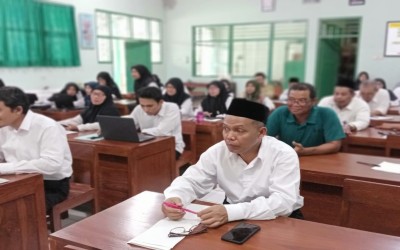 Pengisian Borang SRA MTsN 5 Bantul Bersama Guru Pegawai