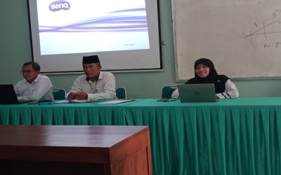 Kamad MTsN 5 Bantul Buka Workshop Review KTSP dan KOM
