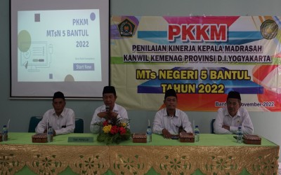 Kabid  Dikmad Kanwil DIY Ketua Team PKKM di MTsN 5 Bantul