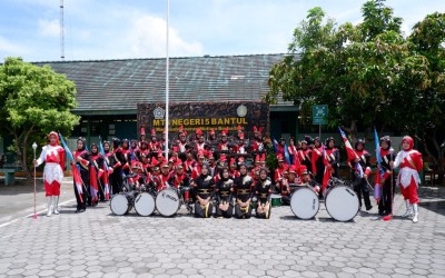 Performance Perdana Drumband MTsN 5 Bantul